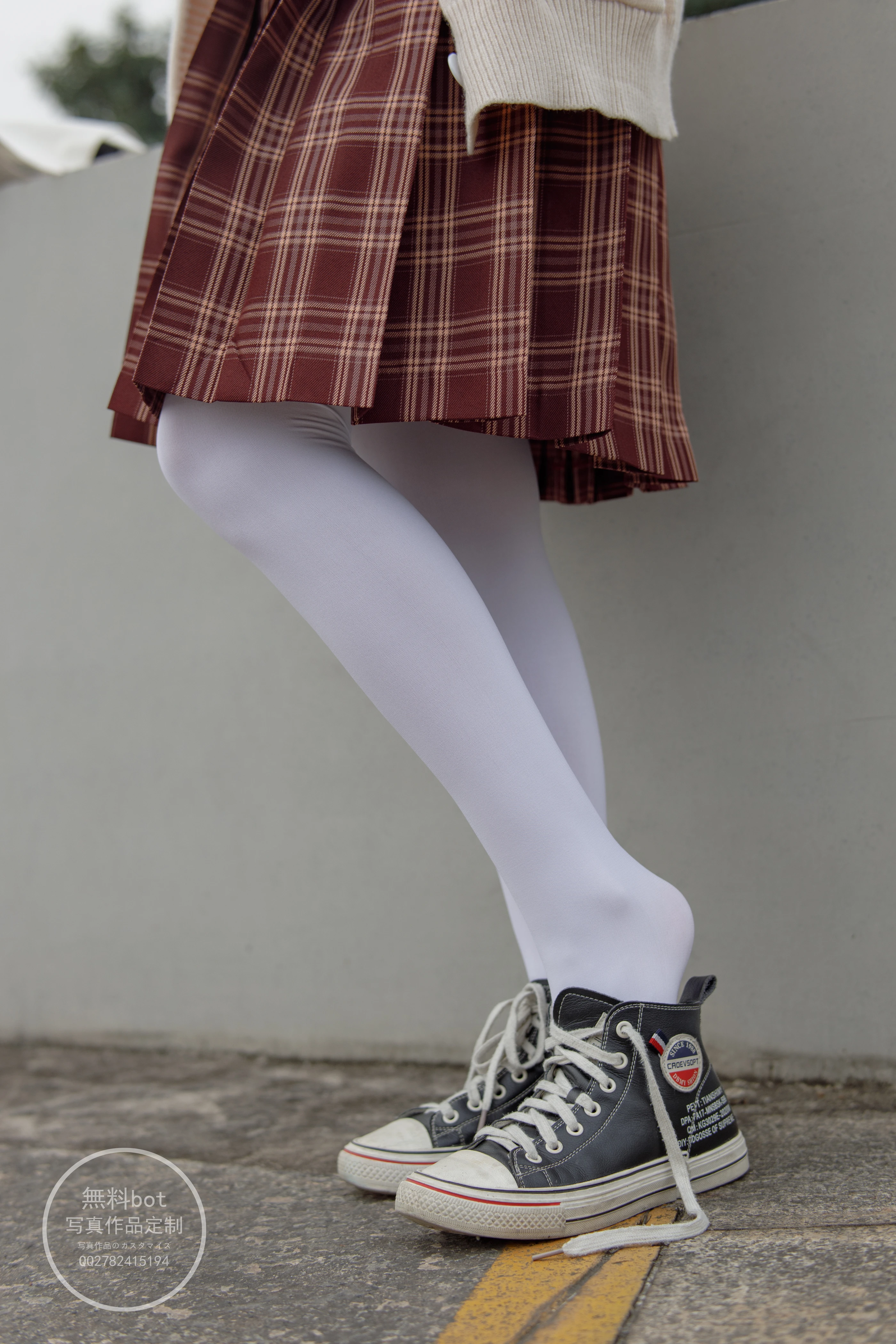 森萝财团 有料006  依依 户外白丝JK制服 [90P]插图1